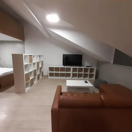 Entrez Baštová - Centre