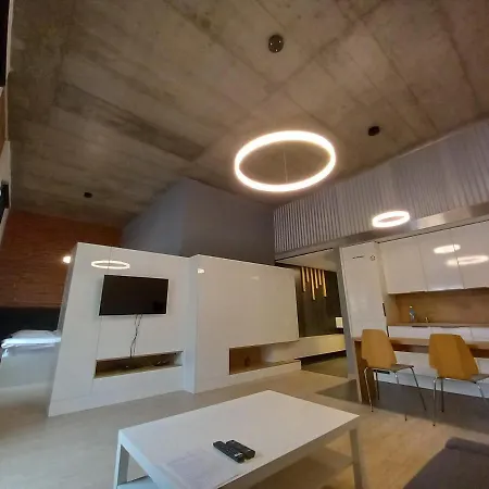 Entrez Bastova - Centre