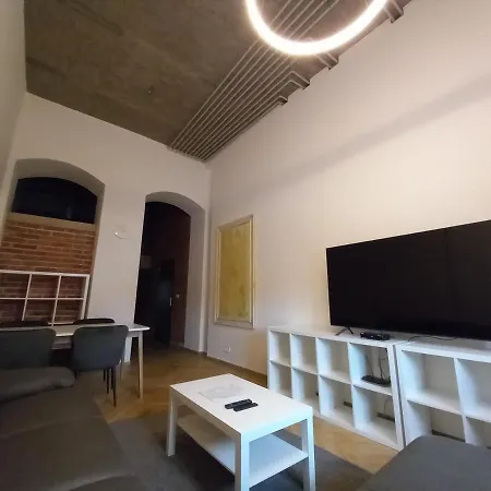 Entrez Bastova - Centre Gasthuis 4*