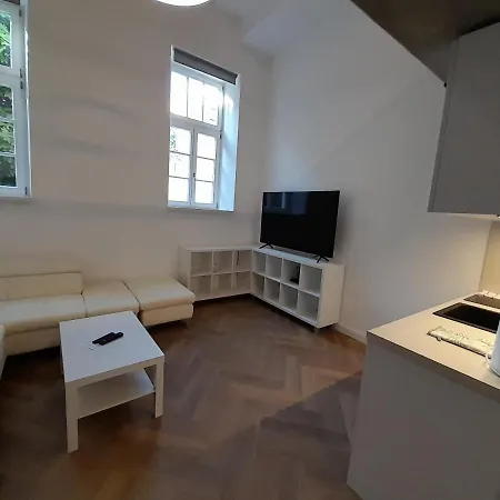 Gasthuis Entrez Bastova - Centre 4*