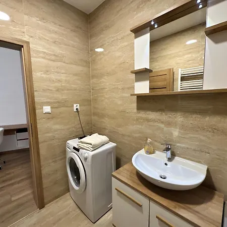 Entrez Bastova - Centre 4*