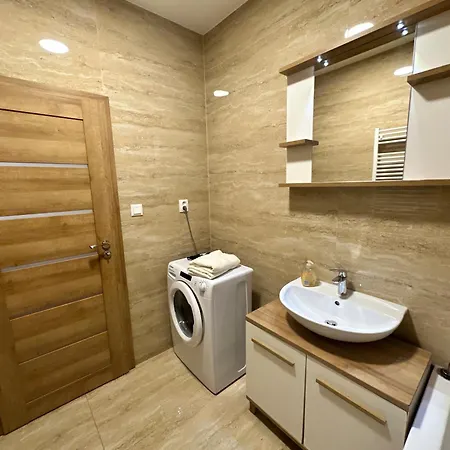 Entrez Bastova - Centre