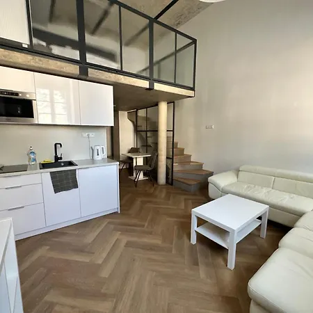 Entrez Bastova - Centre