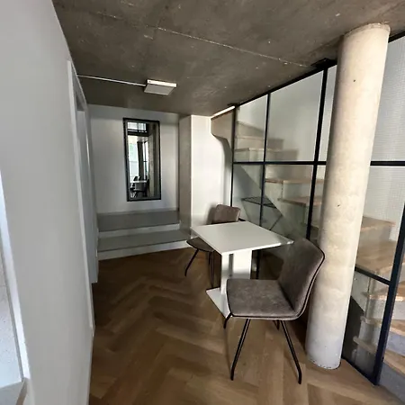 Entrez Bastova - Centre