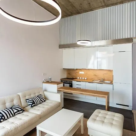 Entrez Bastova - Centre