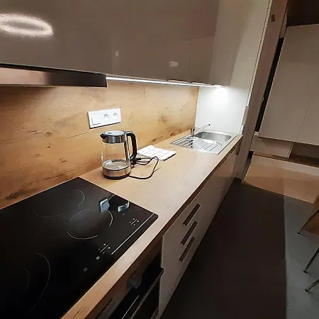 Entrez Baštová - Centre